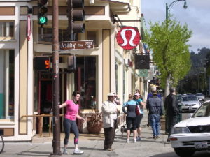 christina-newhall-lululemon-berkeley A sweaty Christina was waiting for me outside the Lululemon store.