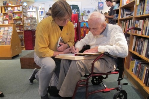 Huston Smith signs "And Live Rejoicing" for teacher Bob Zorad. Photo by BF Newhall