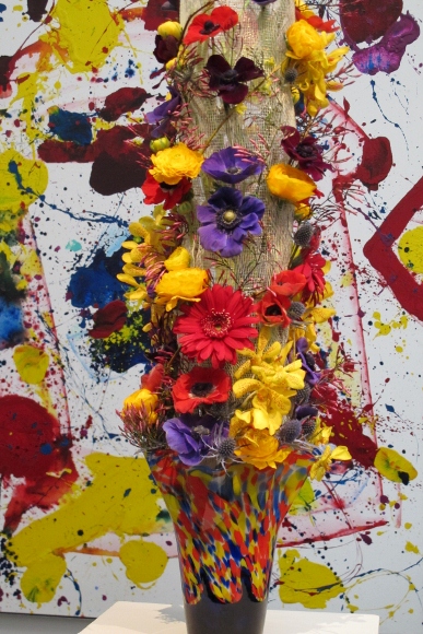 kaori imaizumi of Blooming Floral Design designed a colorful bouquet for Sam Franis's "Helios" 1986 at de Young museum Bouquets to Art Show. Photo by BF Newhall