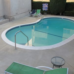 A kidney shaped pool in a Los Angeles apartment complex. Photo by bf newhall