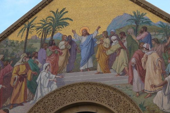 Large mosaic outside Stanford Memorial Church, Stanford Universitiy, California, depicts Jesus teaching the people. Photo by Barbara Newhall