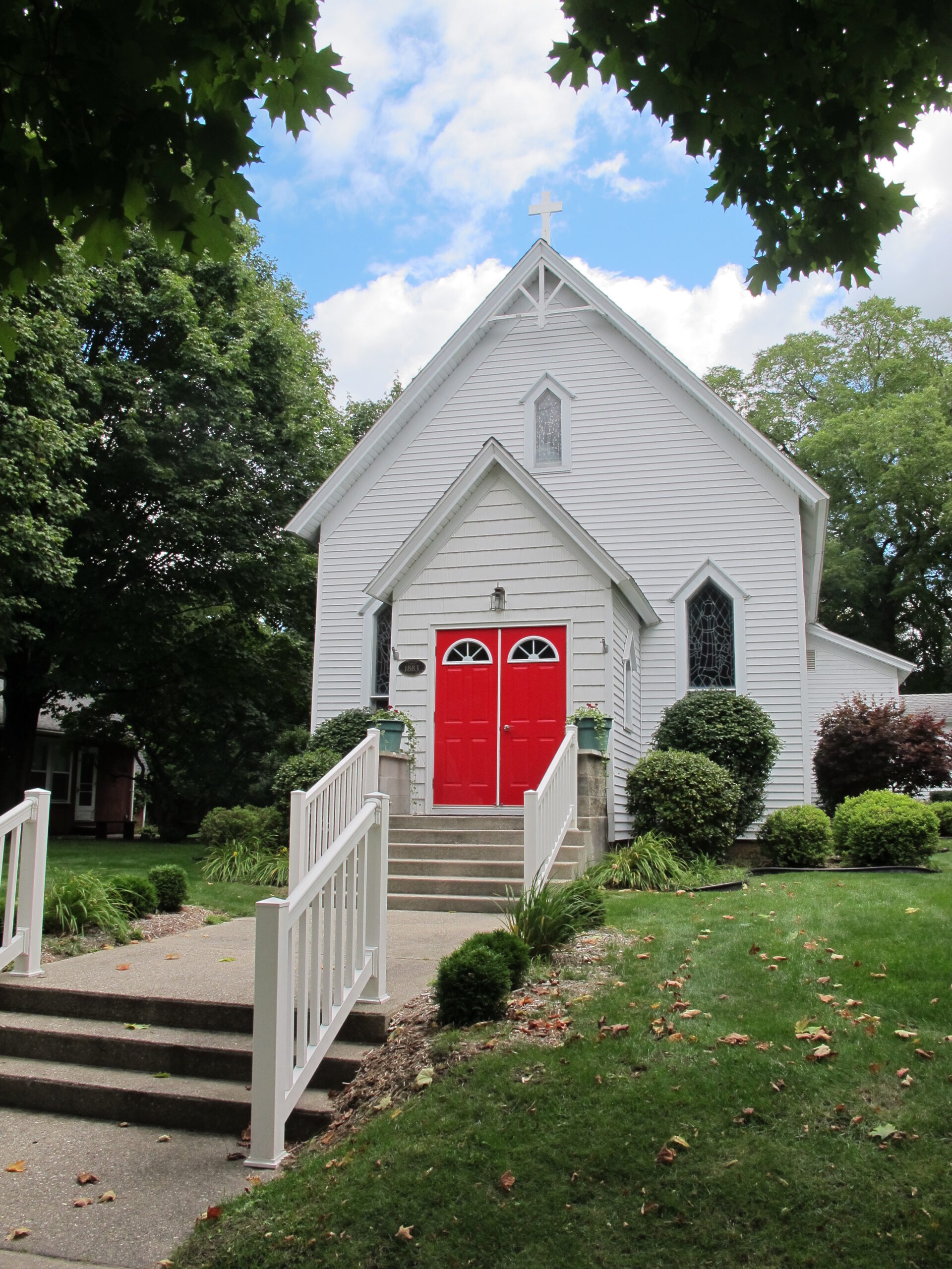 donald trumps photo op -- before a sister church of this Episcopal church in Pentwater, Michigan.
