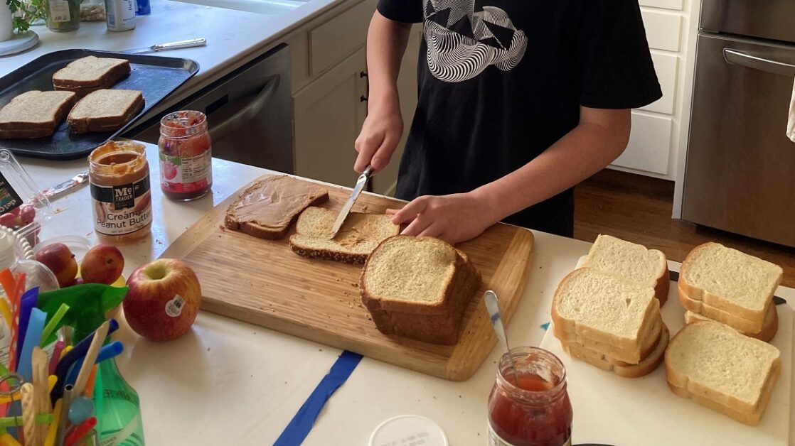making-sandwiches-for- the-homeless