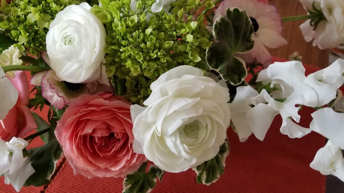 ranunculus-condolences send flowers
