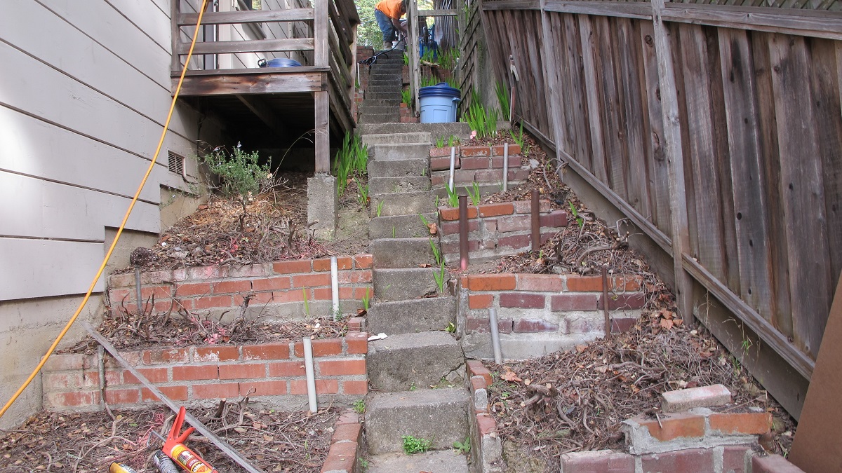 transforming a dilapidated-side-yard