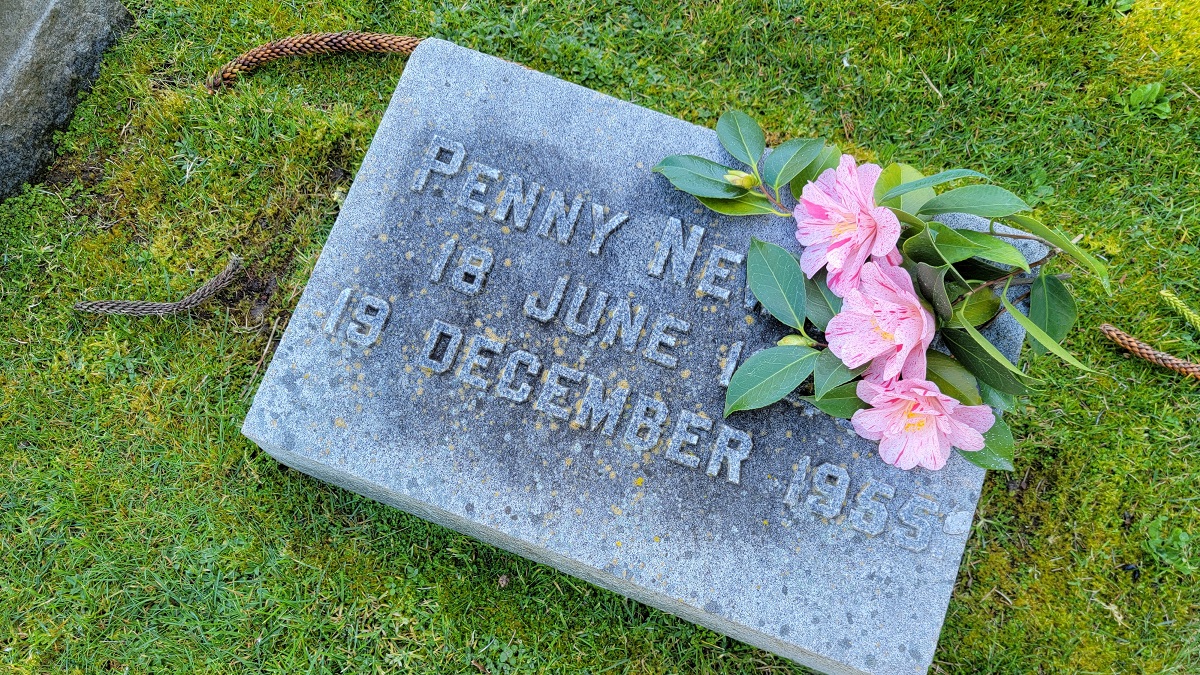 Penny-Newhall-grave-stone
