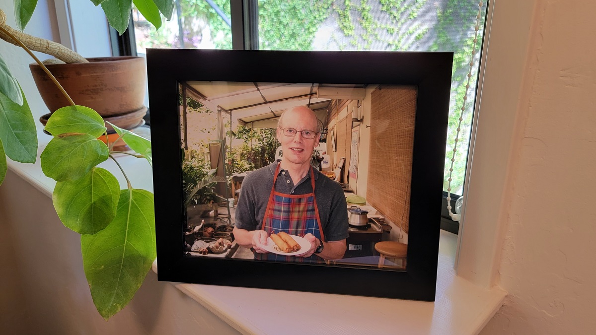 I said hello to my deceased husband -- to a framed-photo-of-a-cook