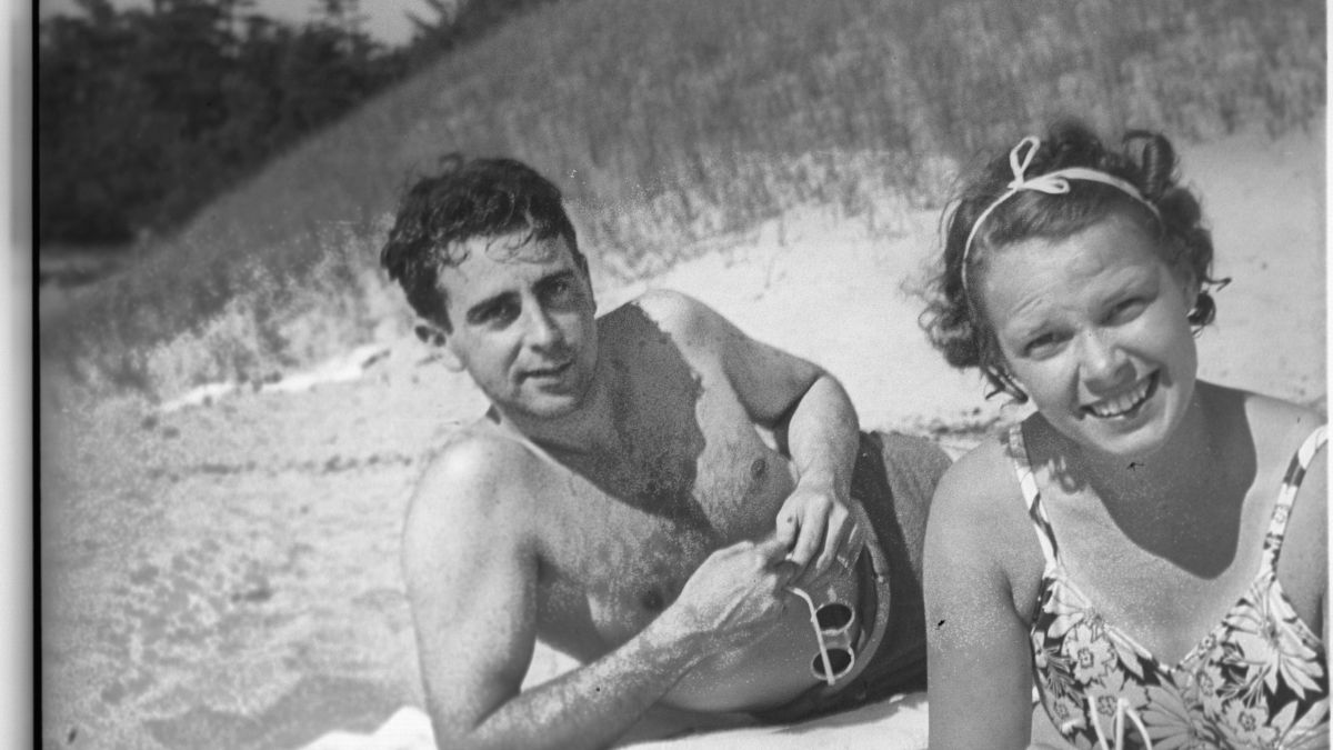 at-the-beach-in-the-1940s